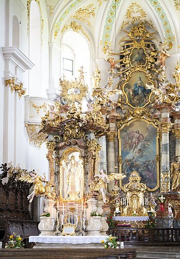 Altar der Wallfahrtsbasilika Maria Brünnlein in Wemding.