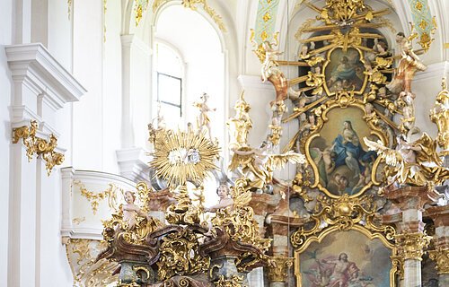 Altar der Wallfahrtsbasilika Maria Brünnlein in Wemding.