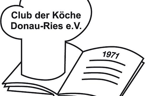 Logo des Club der Köche Donau-Ries: Ein grafisches Emblem mit Bezug zur Gastronomie, Kochsymbolen Kochmütze und Rezeptbuch. Der Schriftzug „Club der Köche Donau-Ries“ ist klar lesbar und steht im Mittelpunkt des Designs, nebst dem Gündungsdatum 1971. Das Logo wirkt traditionell und fachlich geprägt.