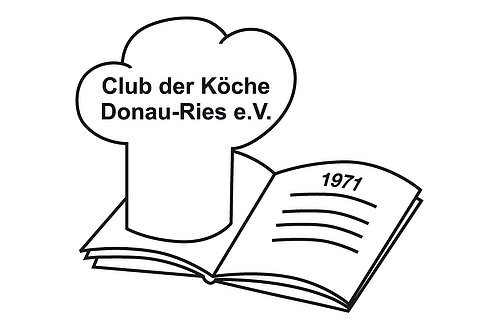 Logo des Club der Köche Donau-Ries: Ein grafisches Emblem mit Bezug zur Gastronomie,  mit KochsymbolKochmütze und Rezeptbuch. Der Schriftzug „Club der Köche Donau-Ries“ ist klar lesbar und steht im Mittelpunkt des Designs, sowie das Gründungsjahr 1971. Das Logo wirkt traditionell und fachlich geprägt.