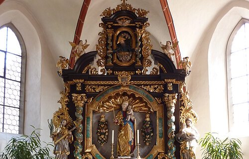Der Altar von der Kath. Spitalkirche Maria Geburt