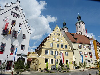 Marktplatz Wemding mit Rathaus